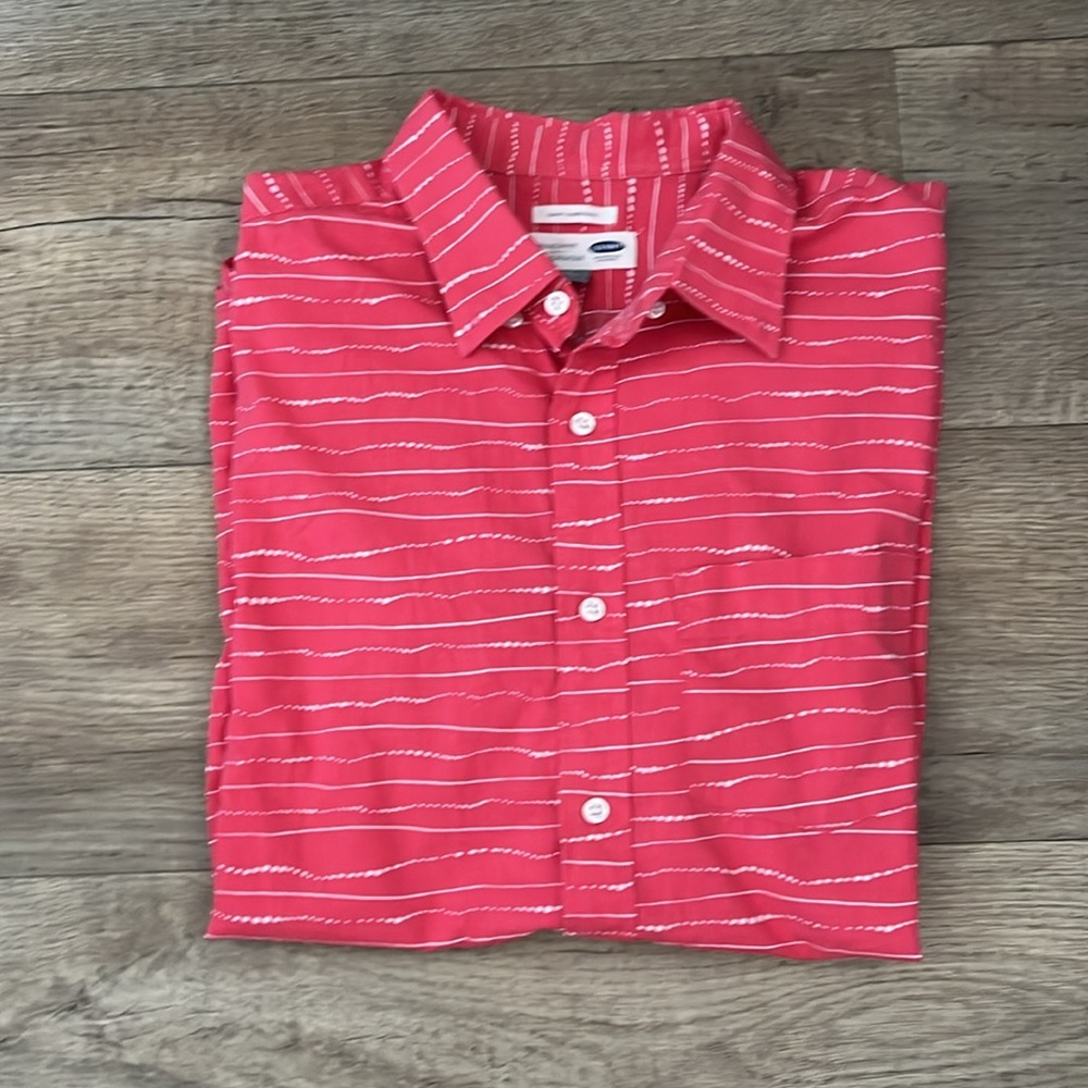 Old Navy Classic Light Red and White Short Sleeve Button Down Shirt Size L